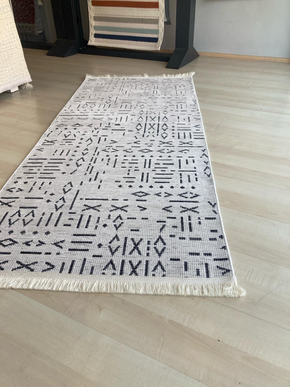 Beyaz%20Çivi%20Desenli%20Şönil%20Kilim